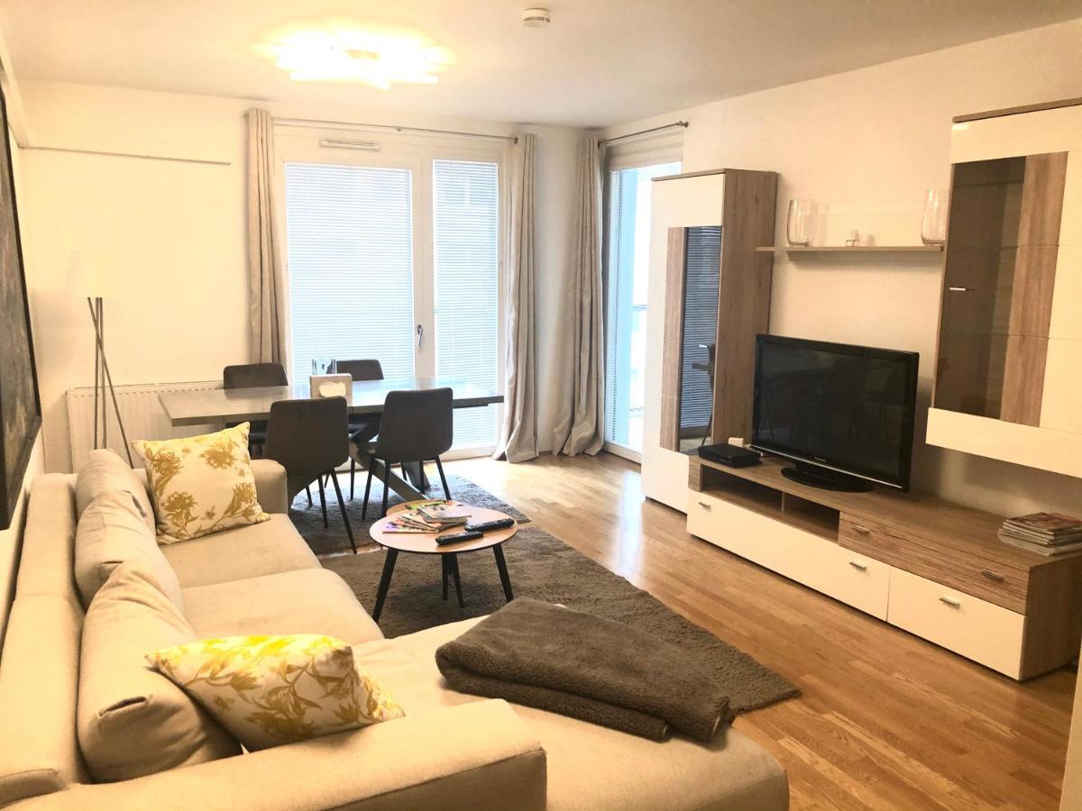Amazing Austria Center Apartment Near Uno City Виена Екстериор снимка