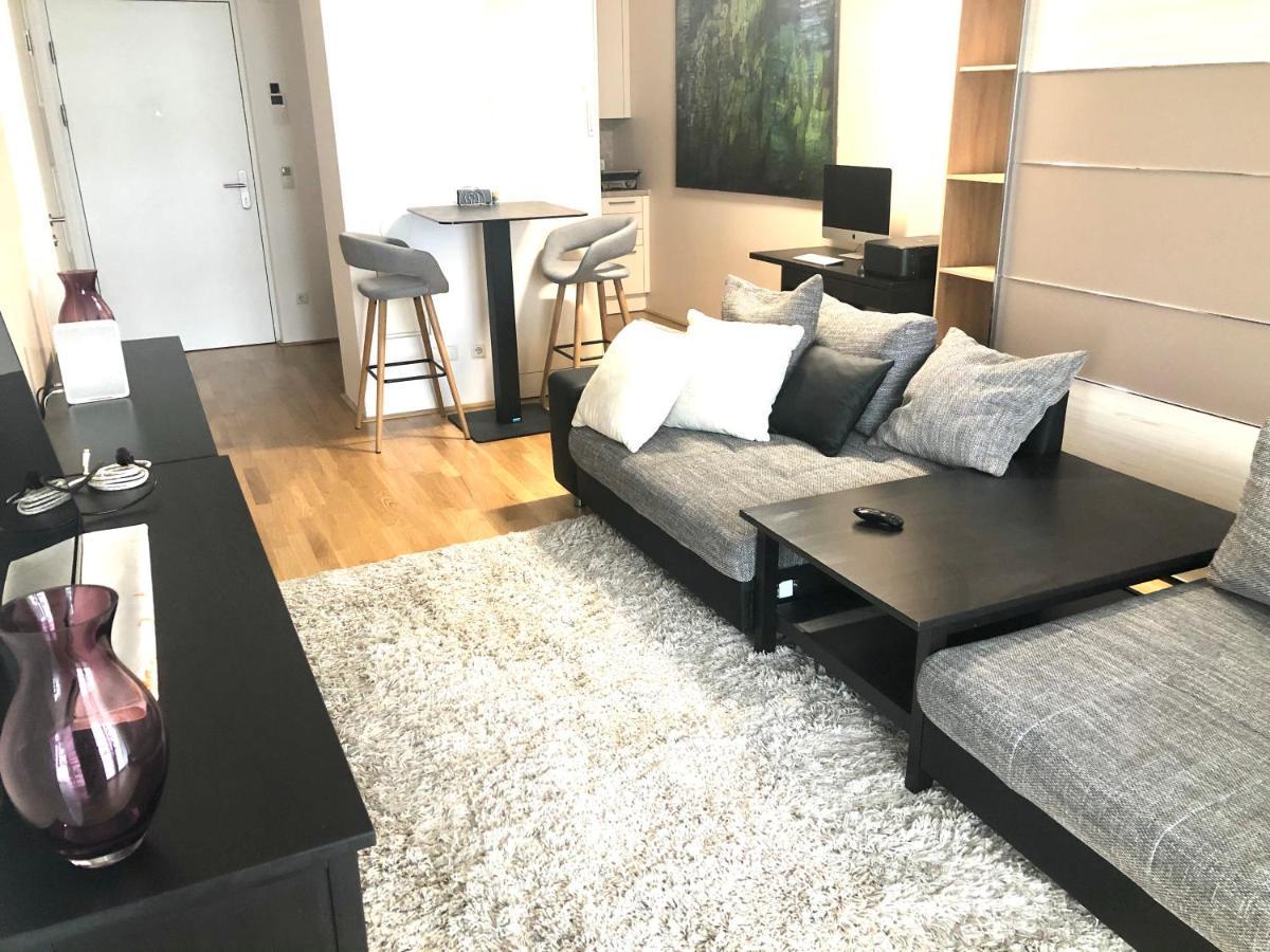 Amazing Austria Center Apartment Near Uno City Виена Екстериор снимка