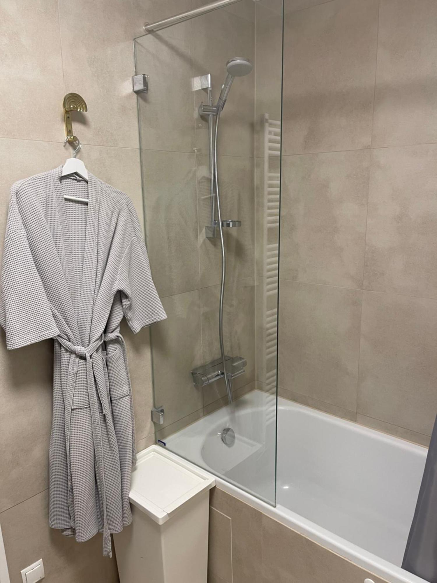Amazing Austria Center Apartment Near Uno City Виена Екстериор снимка