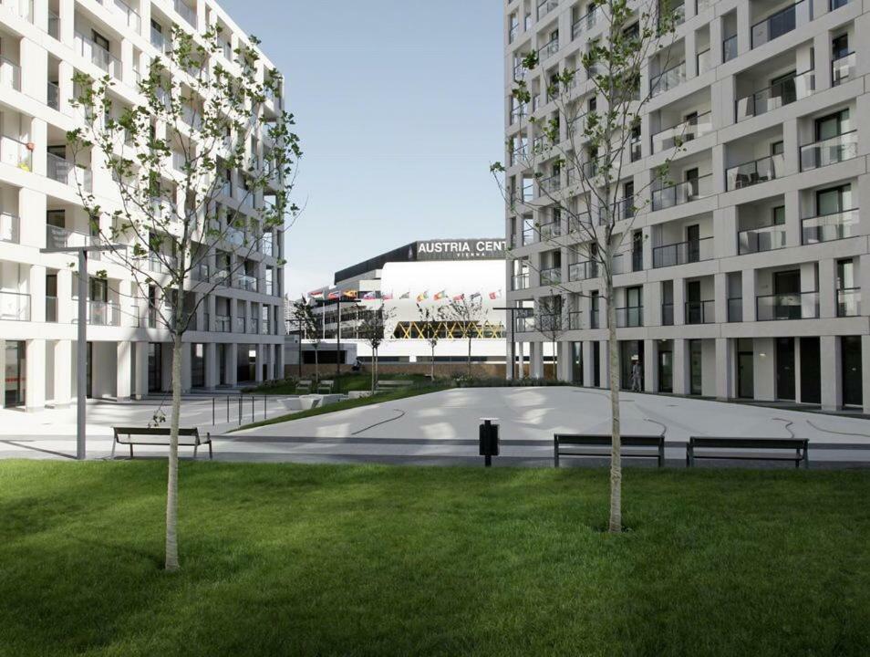 Amazing Austria Center Apartment Near Uno City Виена Екстериор снимка
